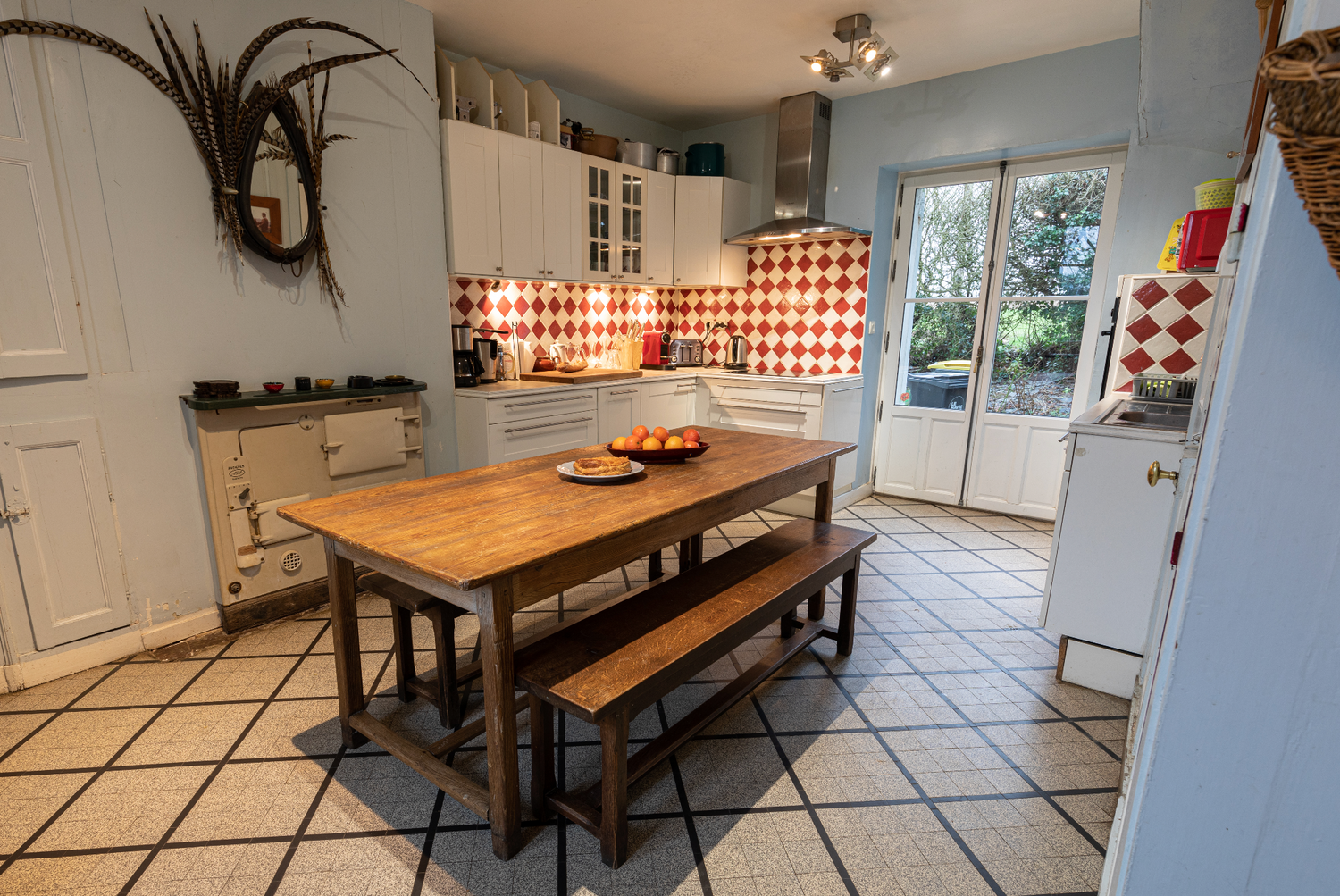 The fully equipped kitchen